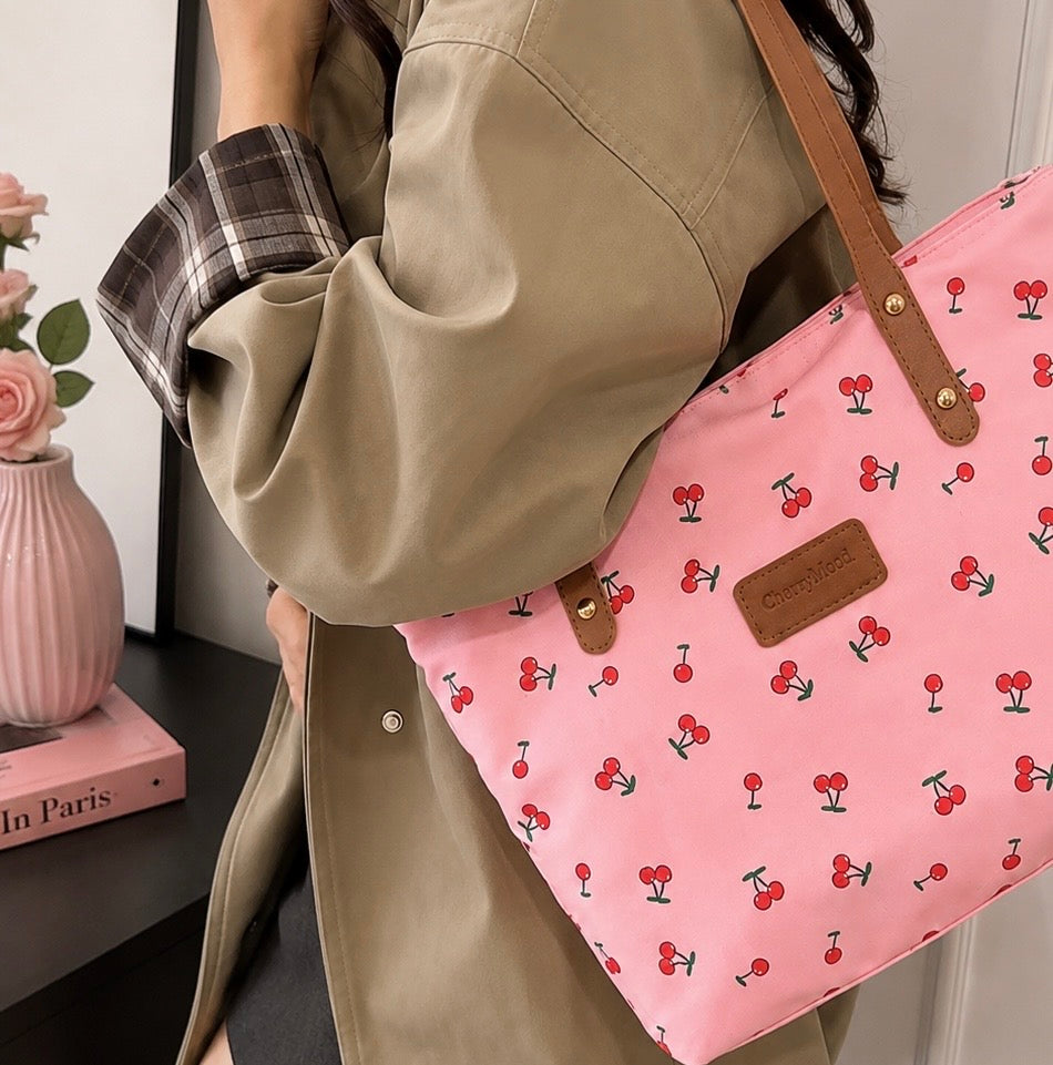 Cherry Tote – Le cabas du quotidien