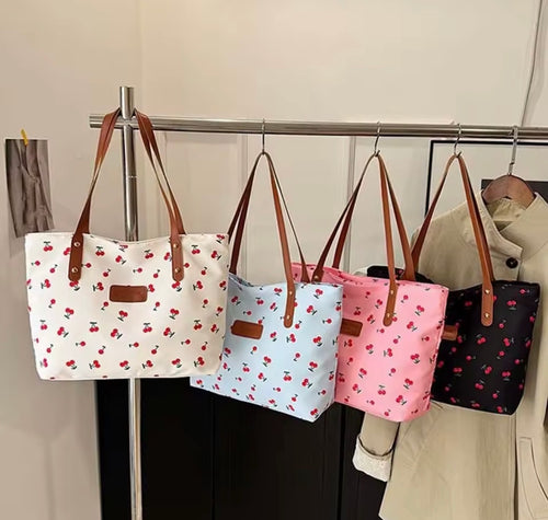 Cherry Tote – Le cabas du quotidien