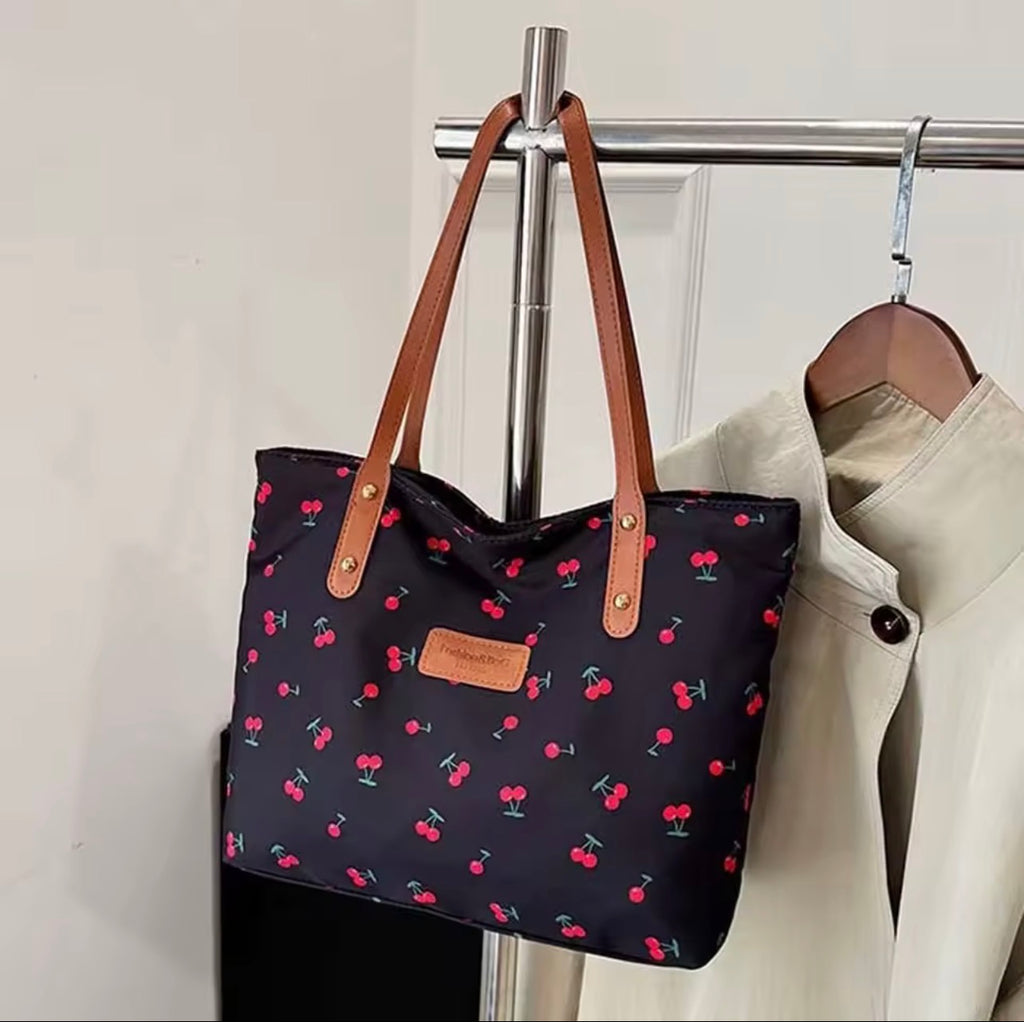 Cherry Tote – Le cabas du quotidien