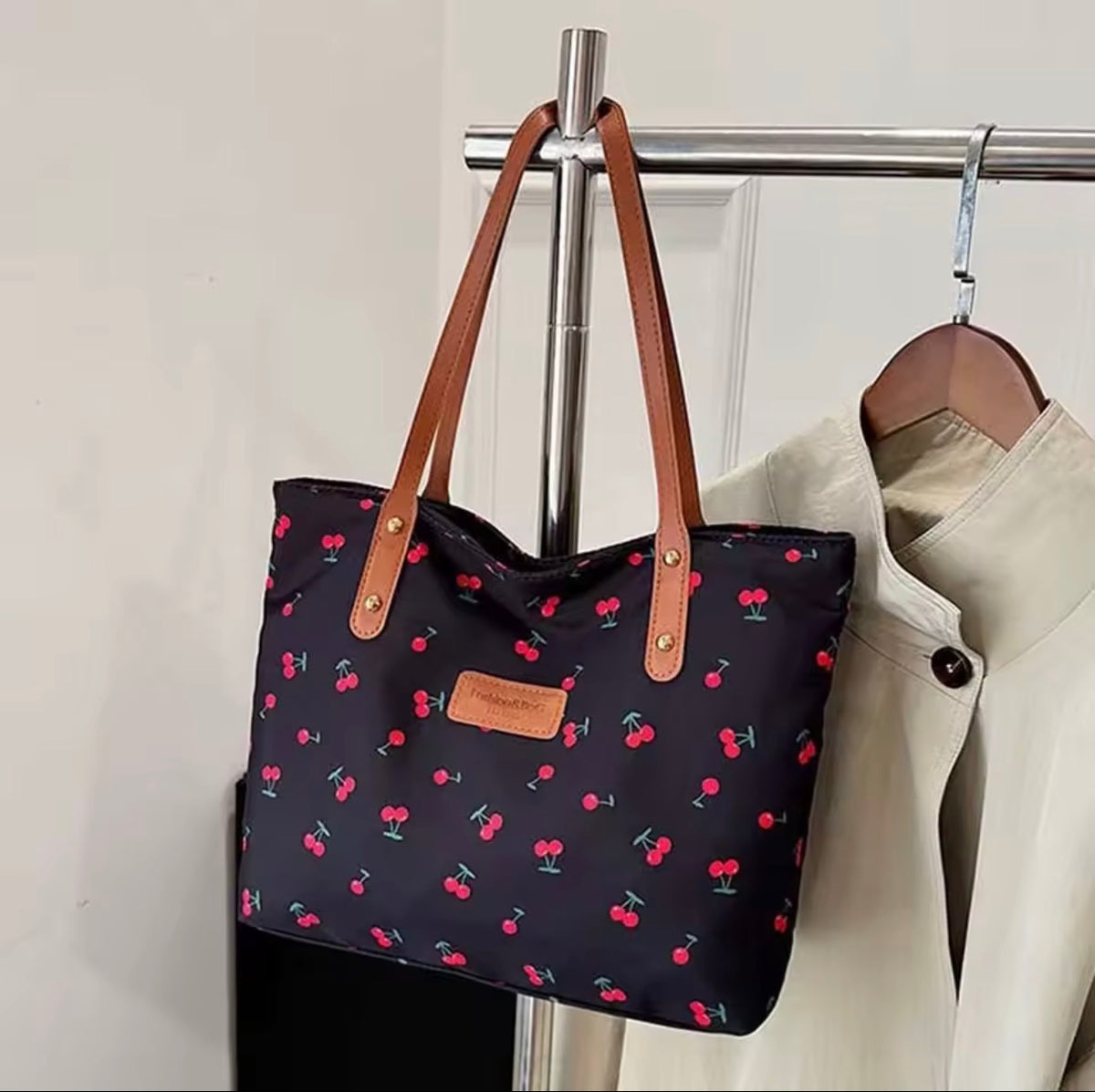 Cherry Tote – Le cabas du quotidien